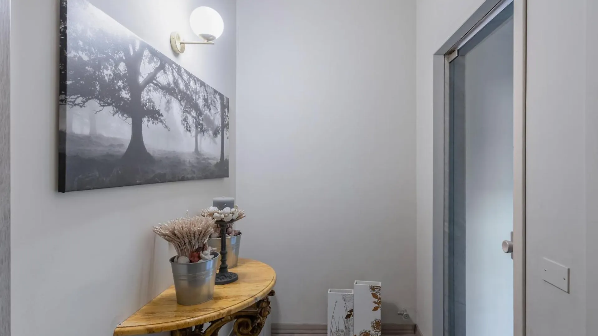 Casa Ugo - Pavia City Center - By Host4U 0*,  Italië